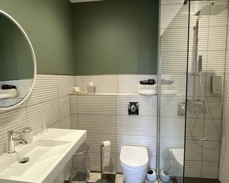 Le Terminus - Tournus - Bathroom