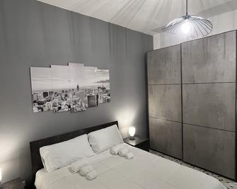 Fly Home - 15 Minutes To Rome - Ciampino - Habitación