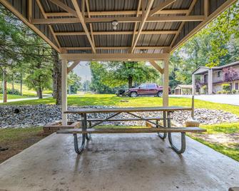 Affordable Corporate Suites Roanoke - Florist Road - Roanoke - Patio