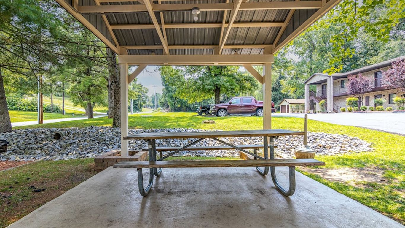 Affordable Corporate Suites Roanoke - Florist Road