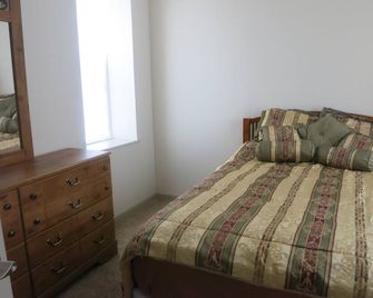 Walk everywhere! Family friendly, by Franklin & Marshall, 10 min drive 2 Amish. - Lancaster - Bedroom