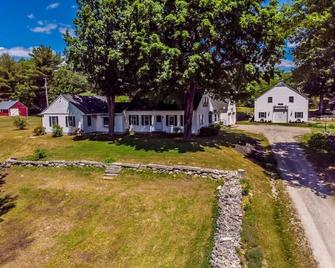 The Hive Newly Renovated Chic Farmhouse and Barn - Waterford - Edificio