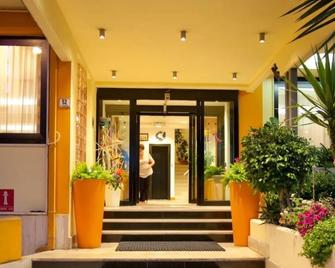 Hotel Canguro - San Benedetto del Tronto - Building