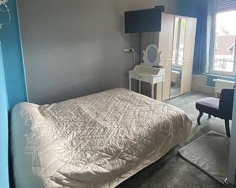 Hotel de la Gare - Abbeville - Bedroom