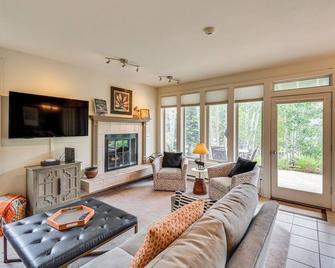Updated Vail Home 10-Min Walk to Lionshead Village - Vail - Sala de estar
