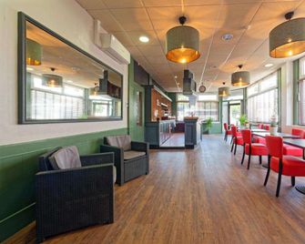 Contact Hôtel de la Gare et son restaurant Côte à Côte - Отен - Ресторан