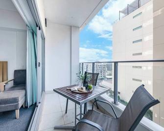 Resort-Style Sister Studios - Double Delight in the CBD - Darwin - Balcony