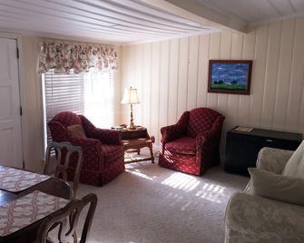 Killian House Retreat, 4br 2ba Relaxing Get Away Private Home - Warm Springs - Living room