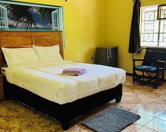 Adrenaline Lodge and Tours - Livingstone - Bedroom