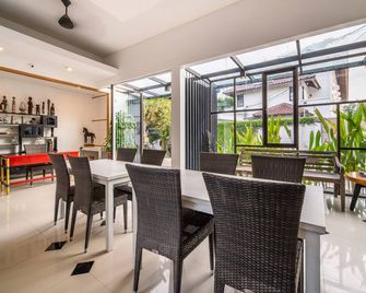 Little Boutique Hotel 108- 30m from Beac - North Kuta - Restaurante