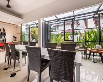 Little Boutique Hotel 108- 30m from Beac - North Kuta - Restaurante