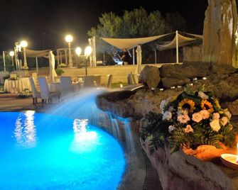 Tenuta Bellaprima Caltagirone - Niscemi - Piscina