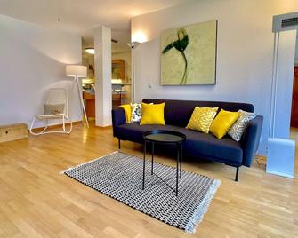Ruhiges Terrassen-Apartment mit Blick ins Grüne - Дорнбірн - Вітальня