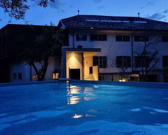 Ansitz Thierburg Suites - Meran - Pool
