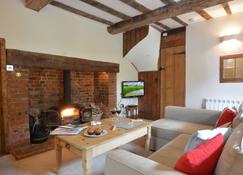 1 Tunns Cottages, Rushmere, nr Beccles - Beccles - Living room