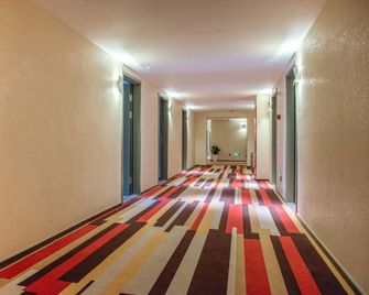 ibis Luoyang Baolong Square Hotel - Lạc Dương - Tiền sảnh