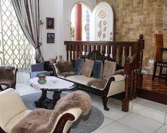 Exclusively Designed 2 Storeyvilla For 2-10 Guests - Imus - Living room