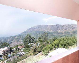 Shamrock - Munnar - Balcón