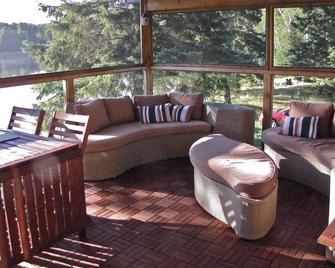 Cottage with all the comforts of home - Kearney - Ban công
