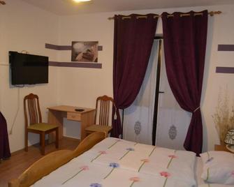 Guest House Kmecki Hram Fortuna - Idrija - Habitación