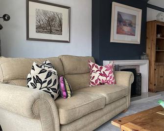 Ramsey House - Haverfordwest - Living room