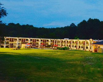 Red Roof Inn & Suites Commerce - Athens - Commerce - Rakennus