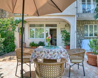 Apartments Elena - Budva - Patio
