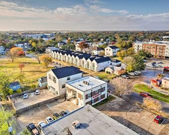 Walk to TCU Fort Worth Retreat with Balcony! - Fort Worth