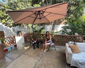 Casa verde is a totally safe area close to Miraflores, Barranco, downtown - Lima - Patio