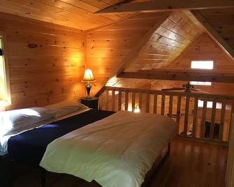 Gorgeous cabin for on lakefront property! - Trumansburg - Bedroom