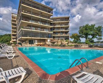Waterfront Condo with Resort Perks in Lake Ozark! - Lake Ozark - Pool
