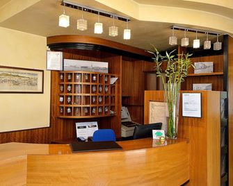 Hotel Nuova Mestre - Venecia - Recepción