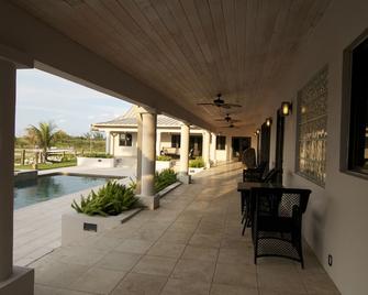 Luxury Island Retreat - West End - Patio