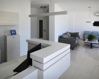 Simon Studios And Apartments - Sitia - Living room