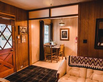 The Fireside Inn - Idyllwild - Huiskamer