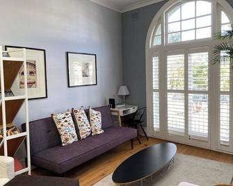 Duffotel Paddington Luxe 1-Bedroom Apartment - Sídney - Sala de estar