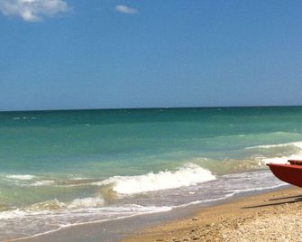 Beautiful Self-Catering Farmhouse Apartments Near Amandola Le Marche With Pool - Amandola - Playa