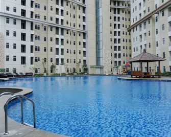 Luxurious and Elegant 3BR Vittoria Apartment - Yakarta - Piscina