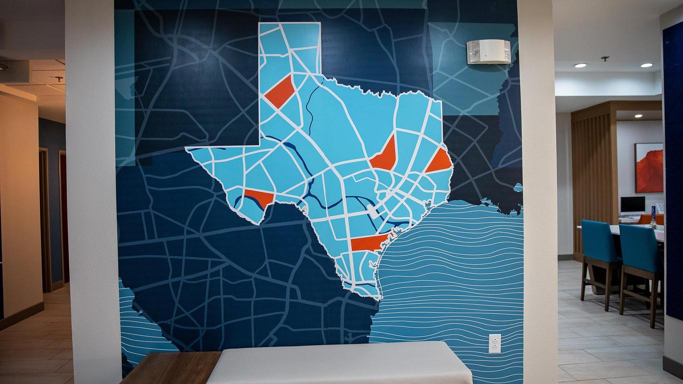 هوليداي إن إكسبرس آند سويتس سنتر، آن آي آيتش جي هوتل