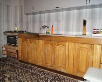 Olesya Guesthouse - Makhinjauri - Cocina