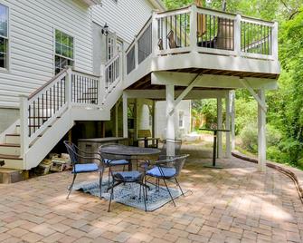 Secluded Family Home 15 miles to DC - Springfield - Patio