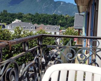 هوتل لي كوليبري - إيه-ليه-بان - شرفة