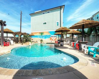 Pool, Rooftop w/ Island Views, Blocks to Beach Seas Your Dreams by Avantstay - Port Aransas - Pool