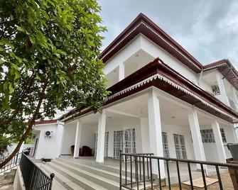 Grand 2 Pièces Résidence Créolia, Jardin et Piscine - Kribi - Building