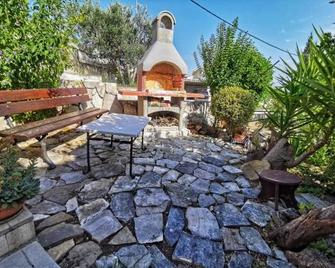 Apartments Plejic - Seget Vranjica - Patio