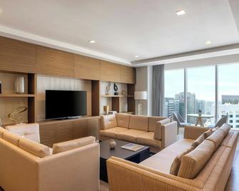 Marriott Hotel Downtown, Abu Dhabi - Abu Dhabi - Living room