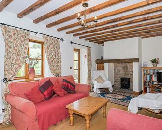4 bedroom accommodation in Alston - Alston - Salon