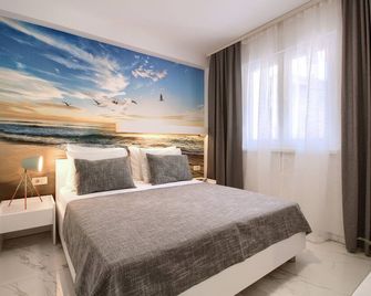 NEW & modern apartment with balcony, parking & bicycles; 3 min walk to beach - Zaostrog