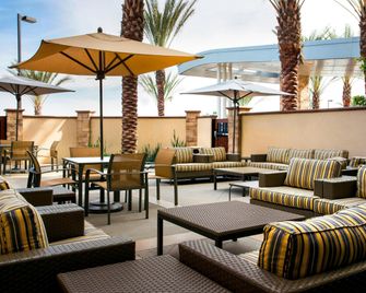 Fairfield Inn & Suites by Marriott Tustin Orange County - Tustin - Innenhof