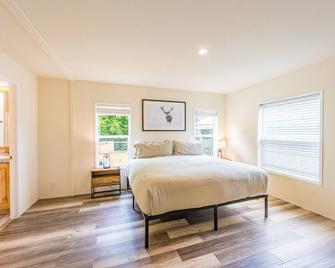 Beaver Pines Central Hiking Camp on Budget - Forks - Bedroom